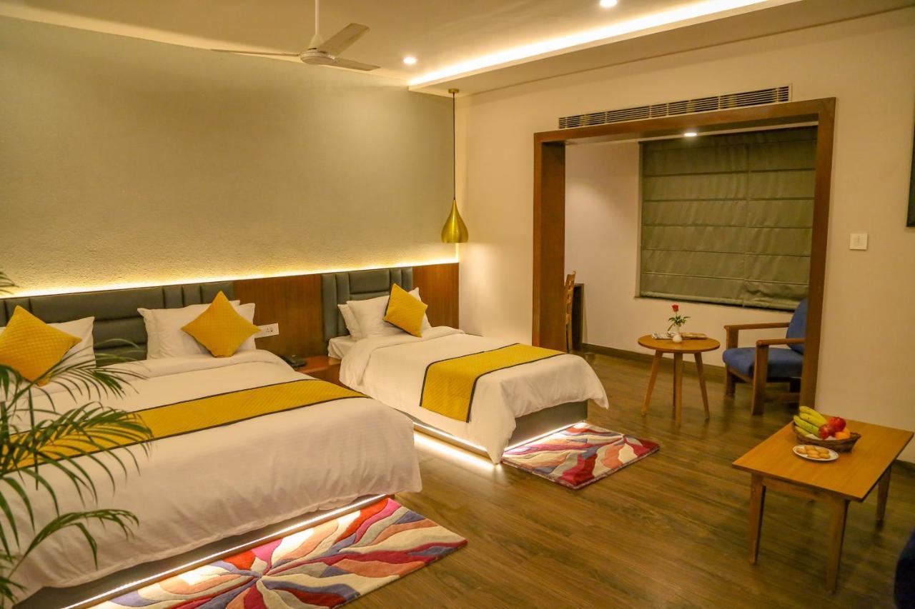 Four Leaf Hotel - Sapphire Blue, Varanasi Exterior foto