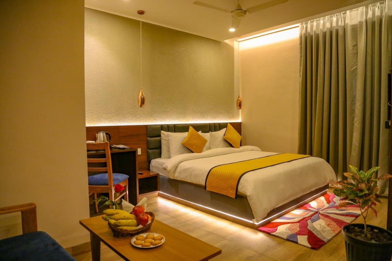 Four Leaf Hotel - Sapphire Blue, Varanasi Exterior foto