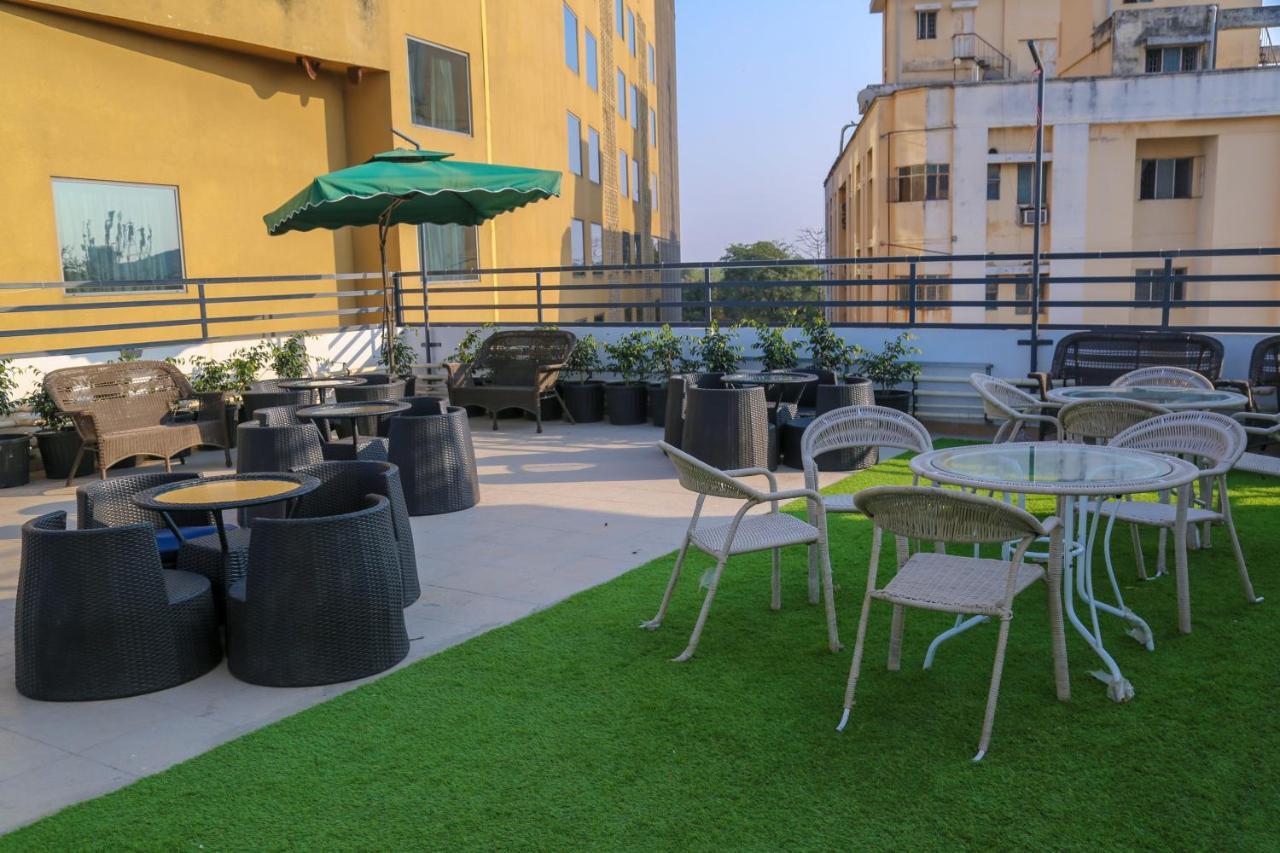 Four Leaf Hotel - Sapphire Blue, Varanasi Exterior foto